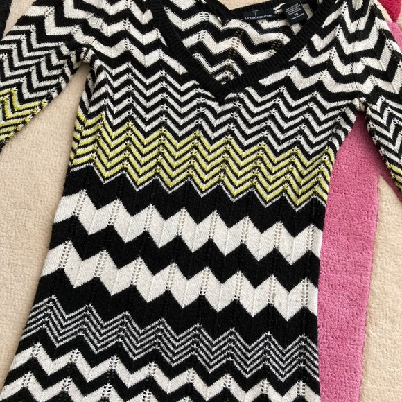 Vintage Victoria’s Secret Moda International Black White Chevron Stripe Sweater - Picture 2 of 4